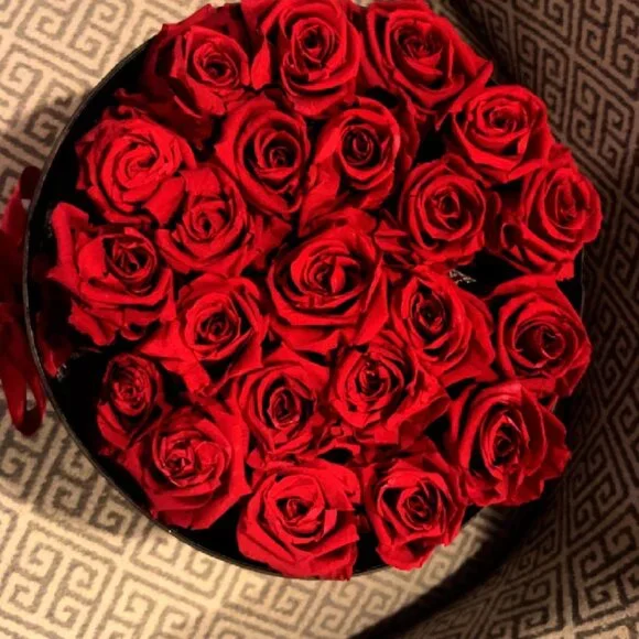 Magnificent Roses - Picture 2 of 3